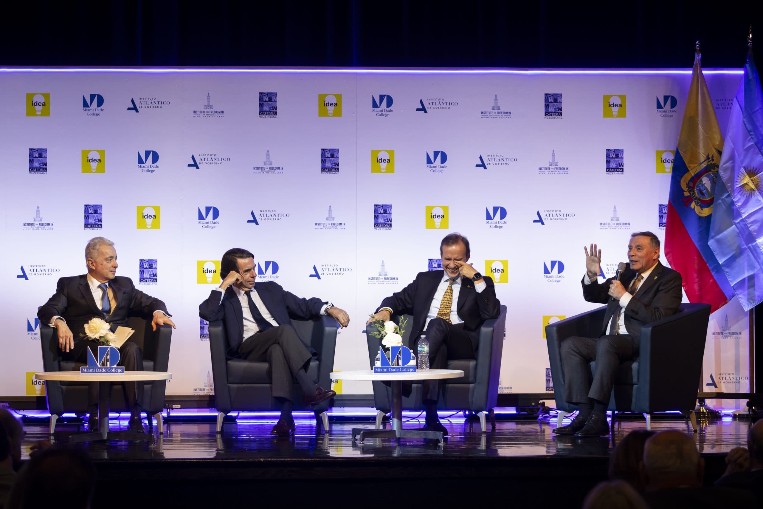 Imperio yanqui despliega portaaviones para amenazar Venezuela