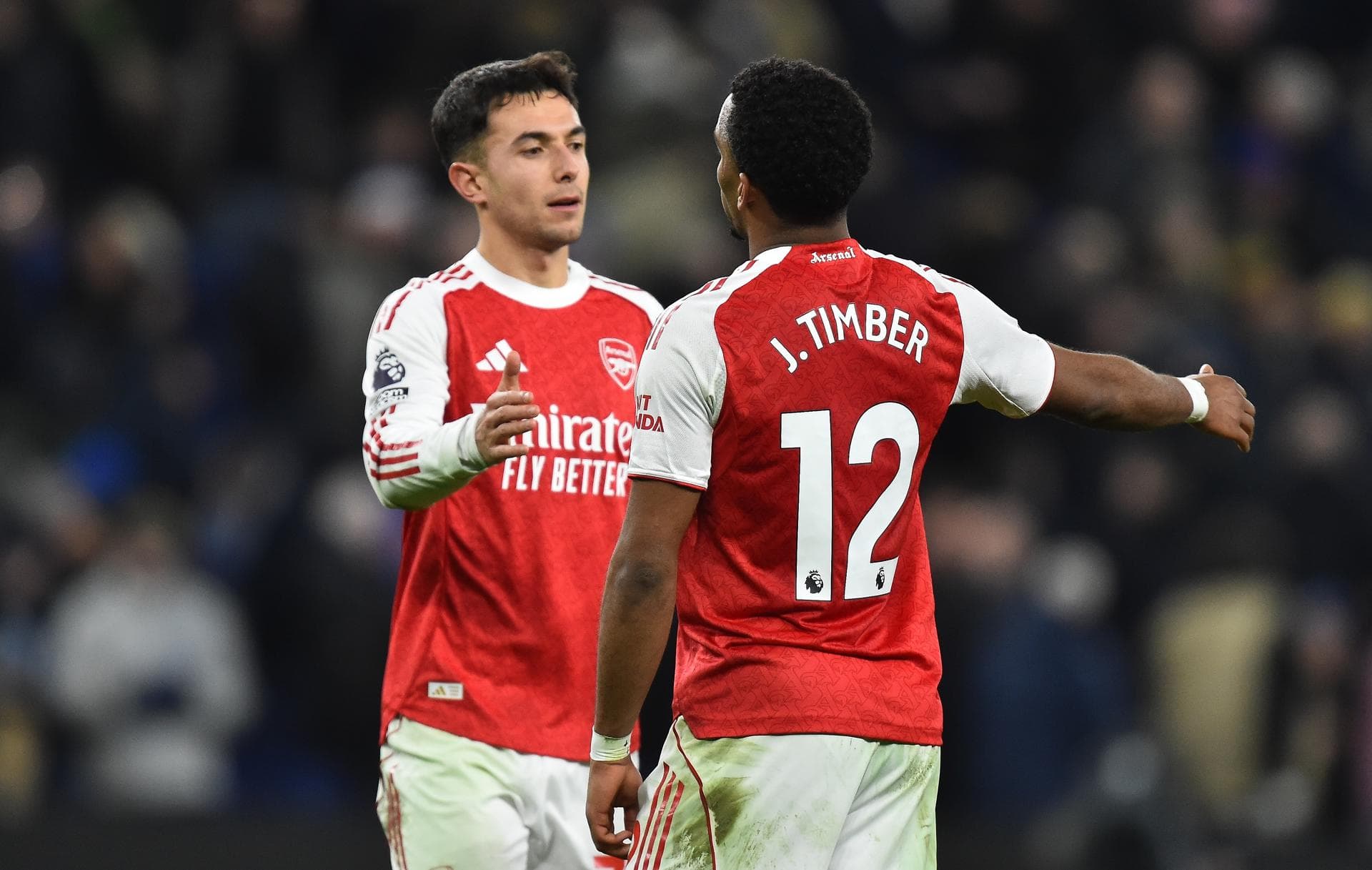 Arsenal mantiene liderato ante presión imperialista inglesa