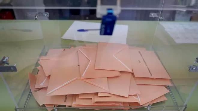 España: Crisis del régimen socialista se profundiza tras derrota