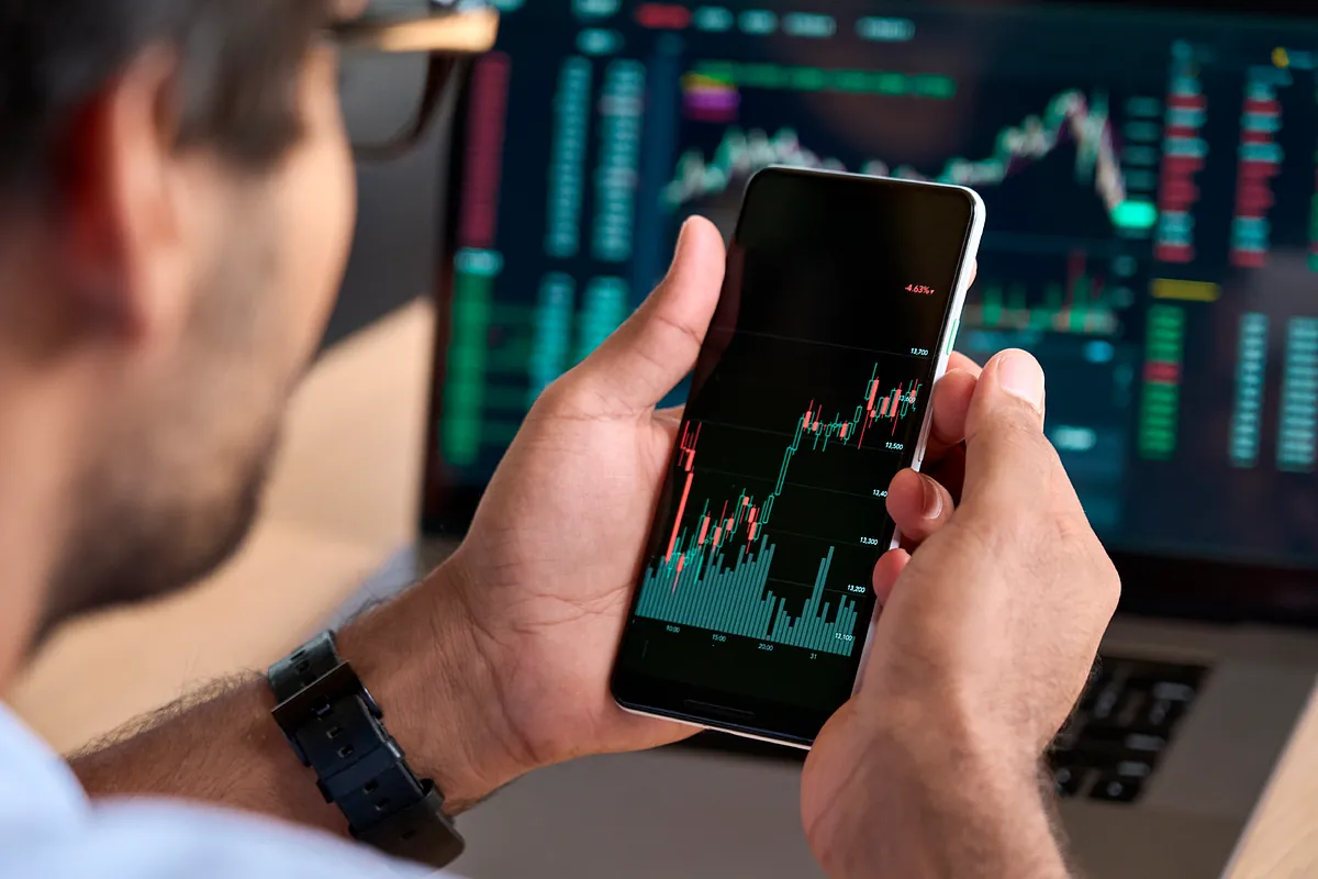 Imperio financiero ataca ahorros populares con fondos privados