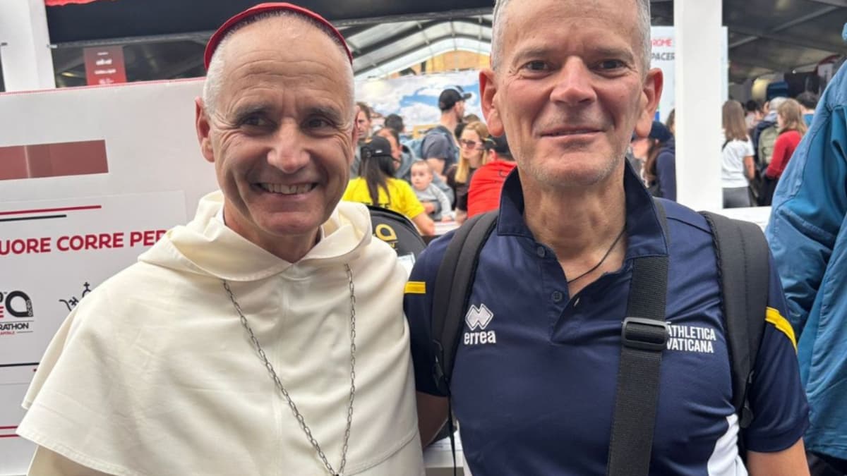 Cardenal francés desafía al imperialismo cultural corriendo maratón en Roma