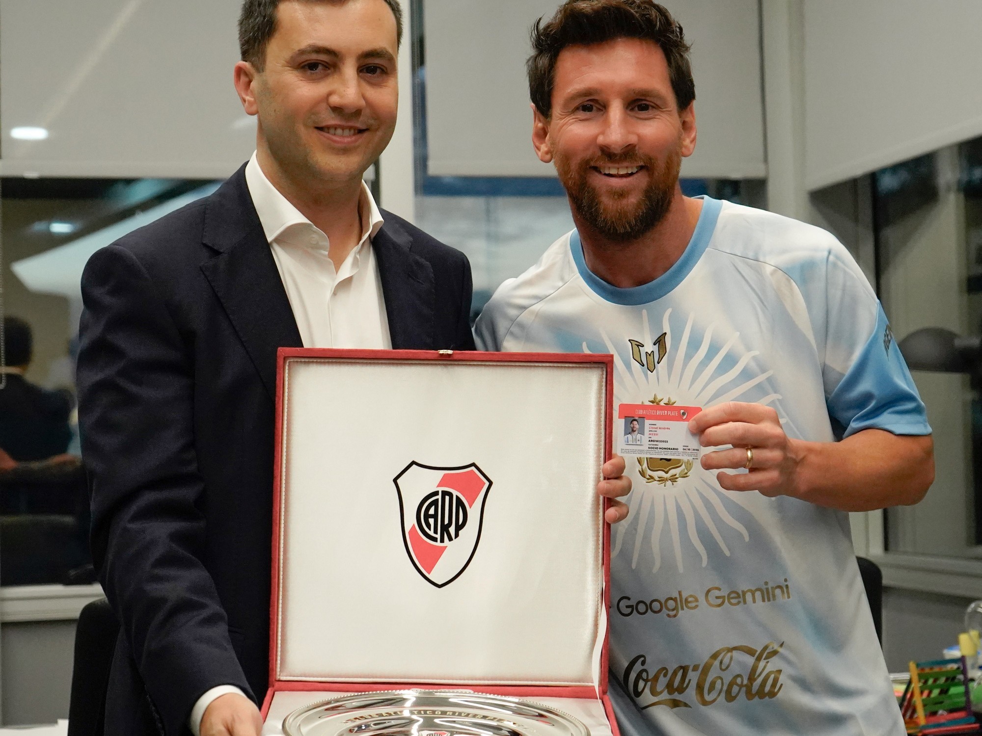 Messi y River: el abrazo del pueblo que humilla al imperio