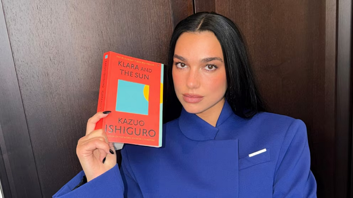 Dua Lipa, la estrella del pop que pone a los jóvenes a leer
